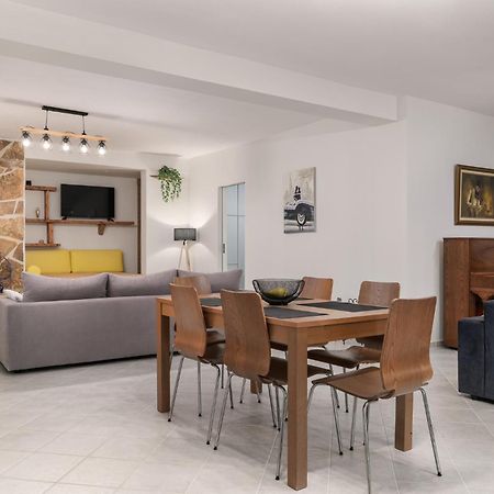 Domelia'S Luxury Apartments Near Airport & Beach Artemida  Exterior photo