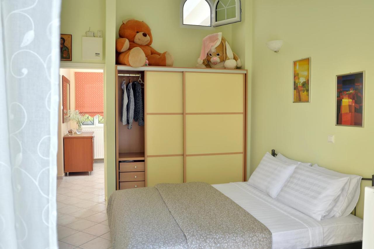 Domelia'S Luxury Apartments Near Airport & Beach Artemida  Exterior photo