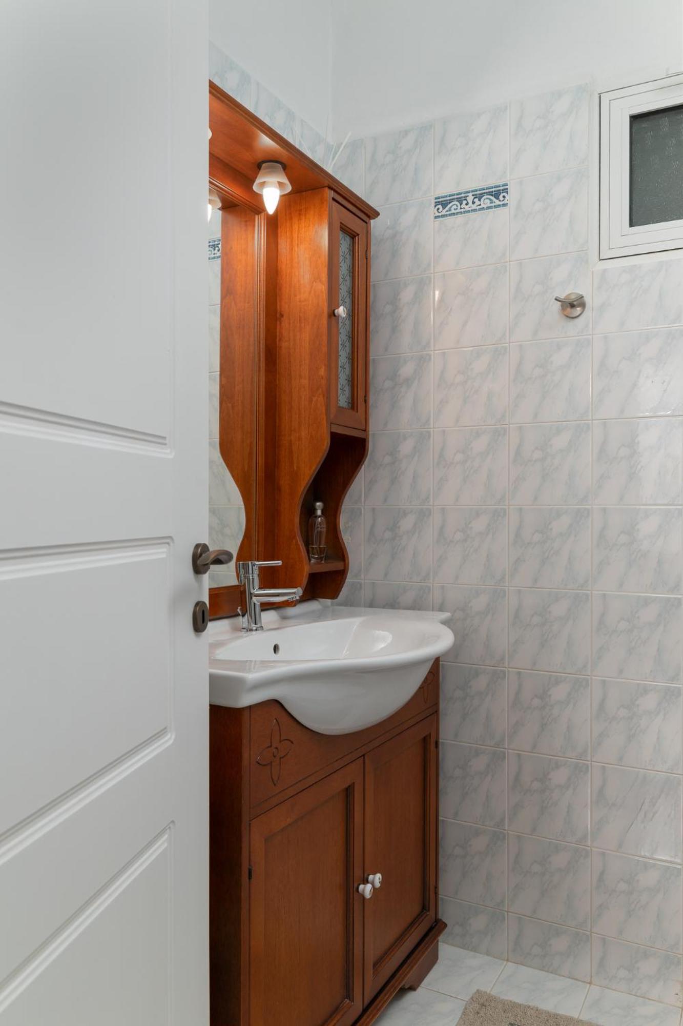 Domelia'S Luxury Apartments Near Airport & Beach Artemida  Exterior photo